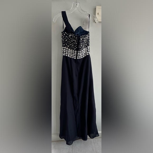 Gorgeous Prom/ ball gown size 4 navy blue with gems across bodice never worn - Picture 3 of 6